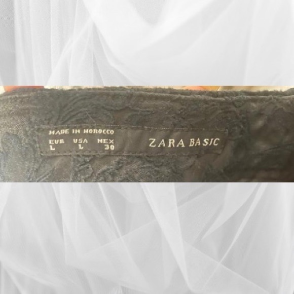 Zara black lace pencil skirt - Picture 3 of 3